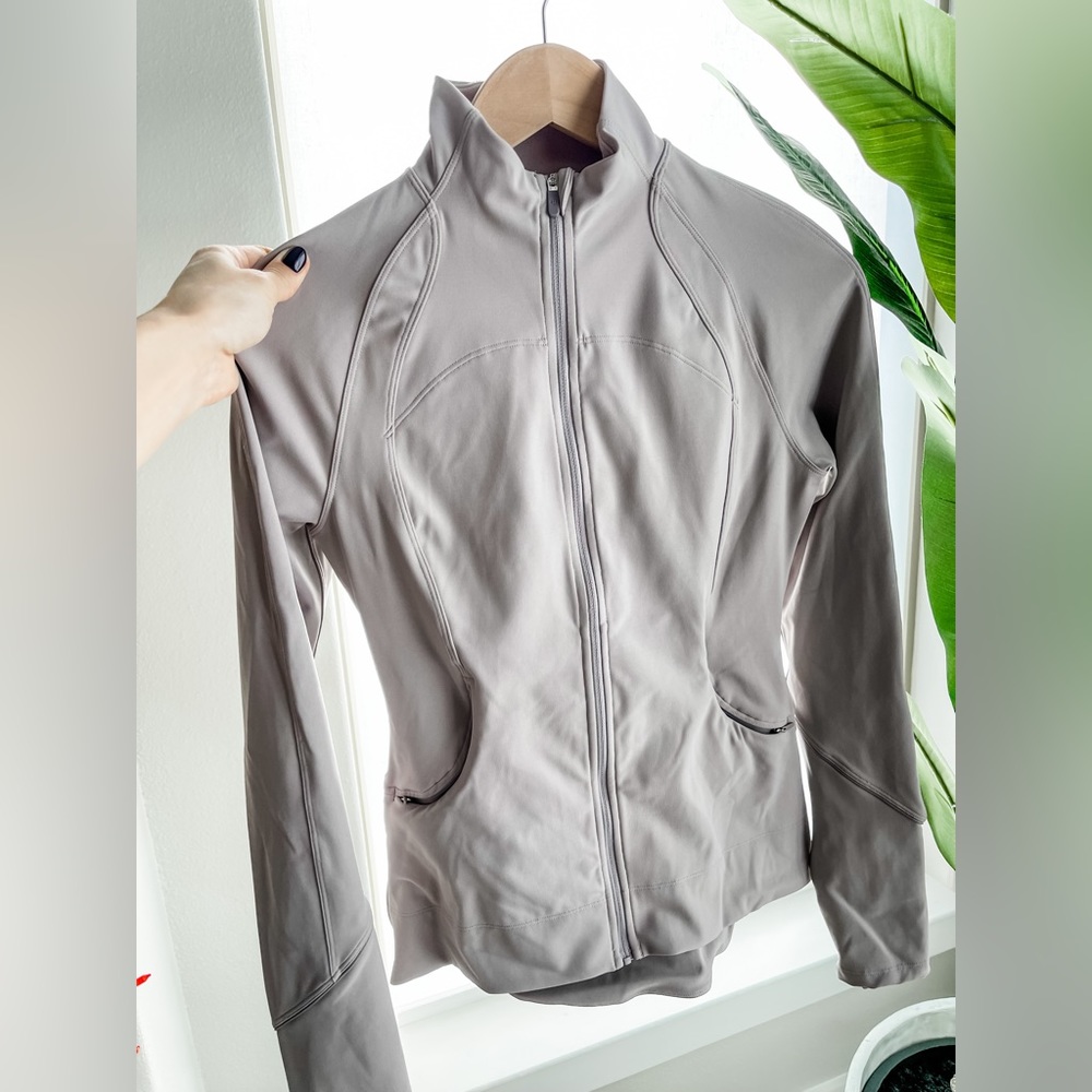 lululemon vintage full zip jacket (in chrome or iced iris?) size 4